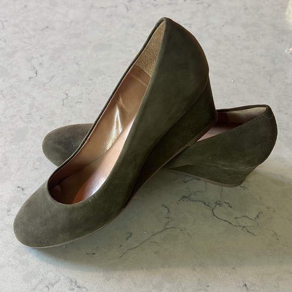 Talbots suede moss green pumps - Picture 2 of 6